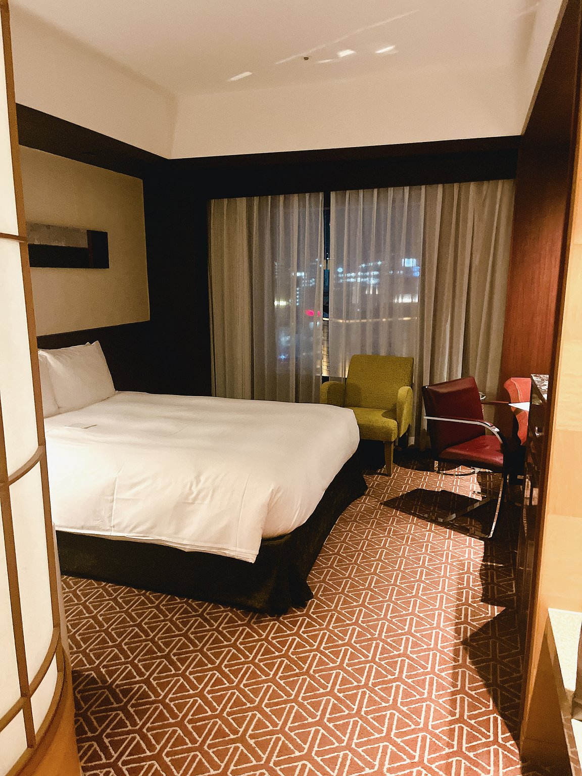 交通便利！早上在游泳池放鬆