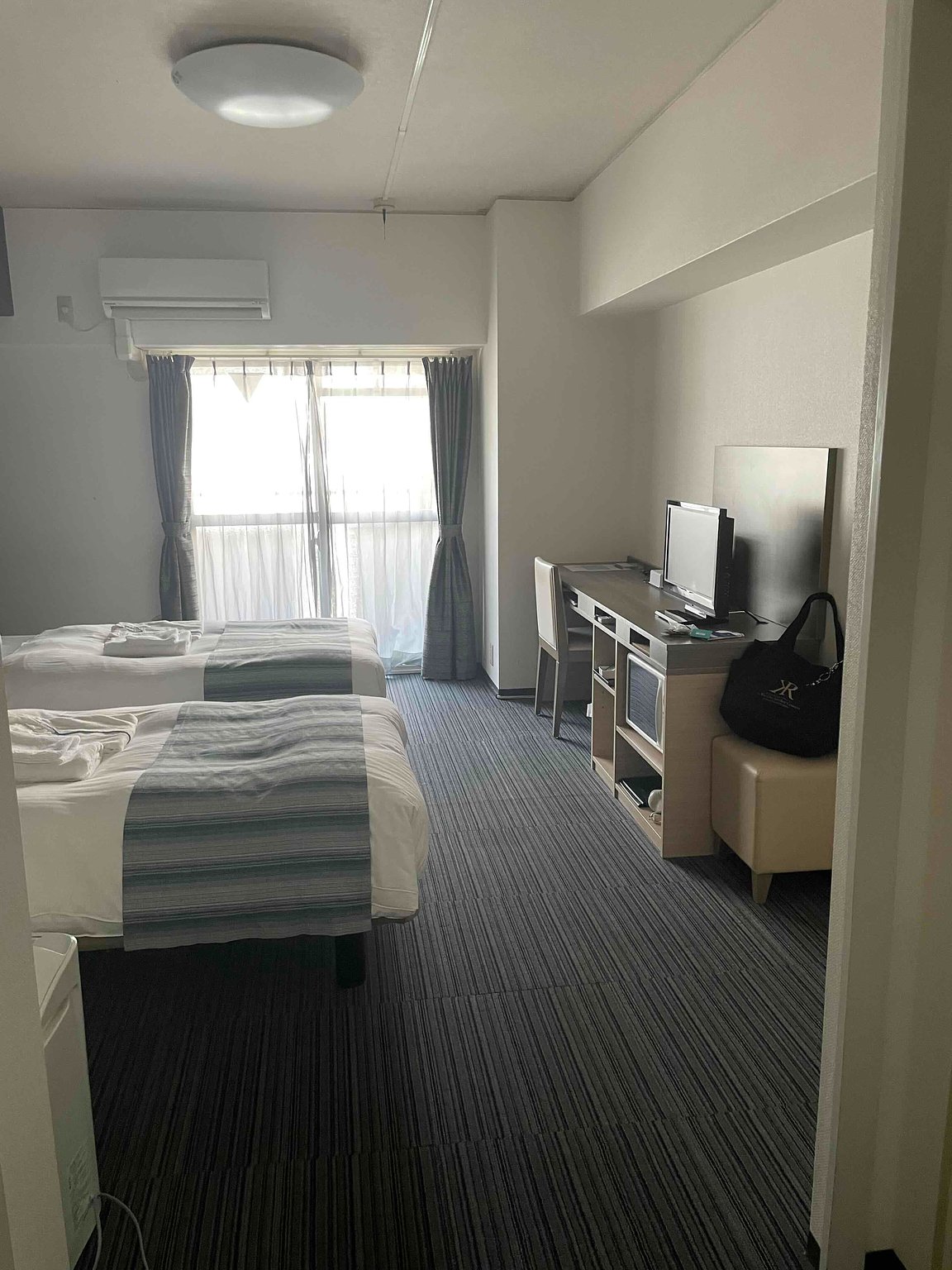 A well-equipped room with kitchen, one subway ride to INTEX Osaka and Yumeshima