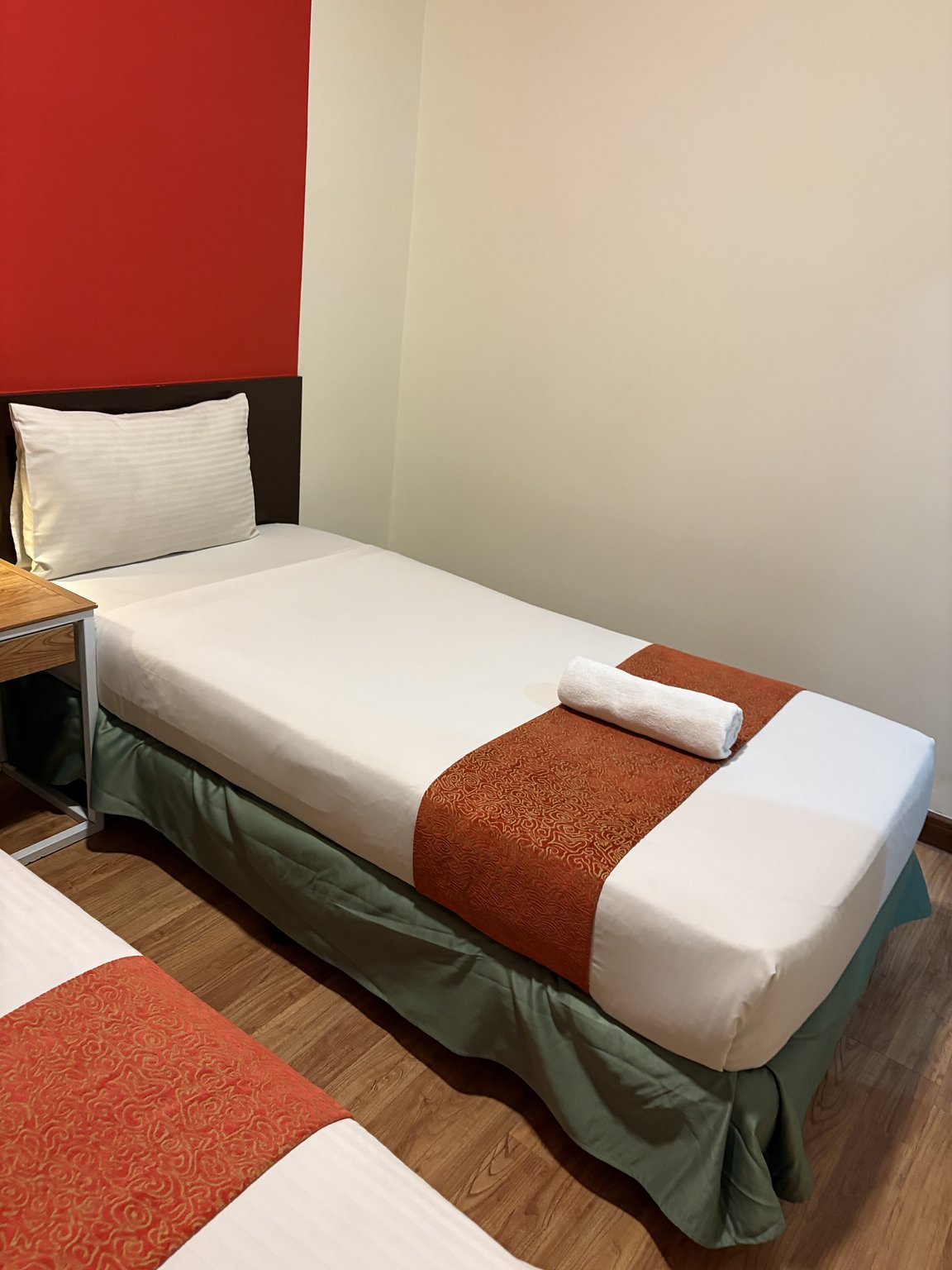 저렴한 숙소! 야행 버스 이전에 숙박했습니다.