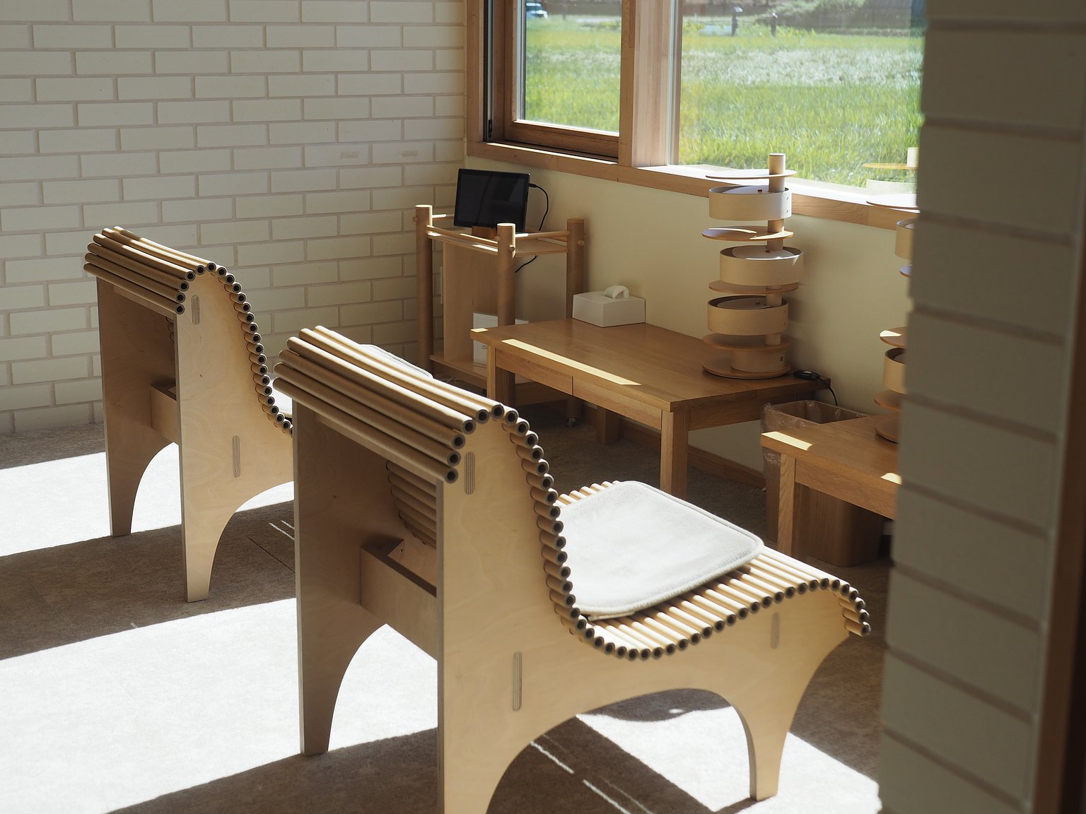 A hotel floating in the rice fields, enjoying the time of sunny farming and reading on rainy days