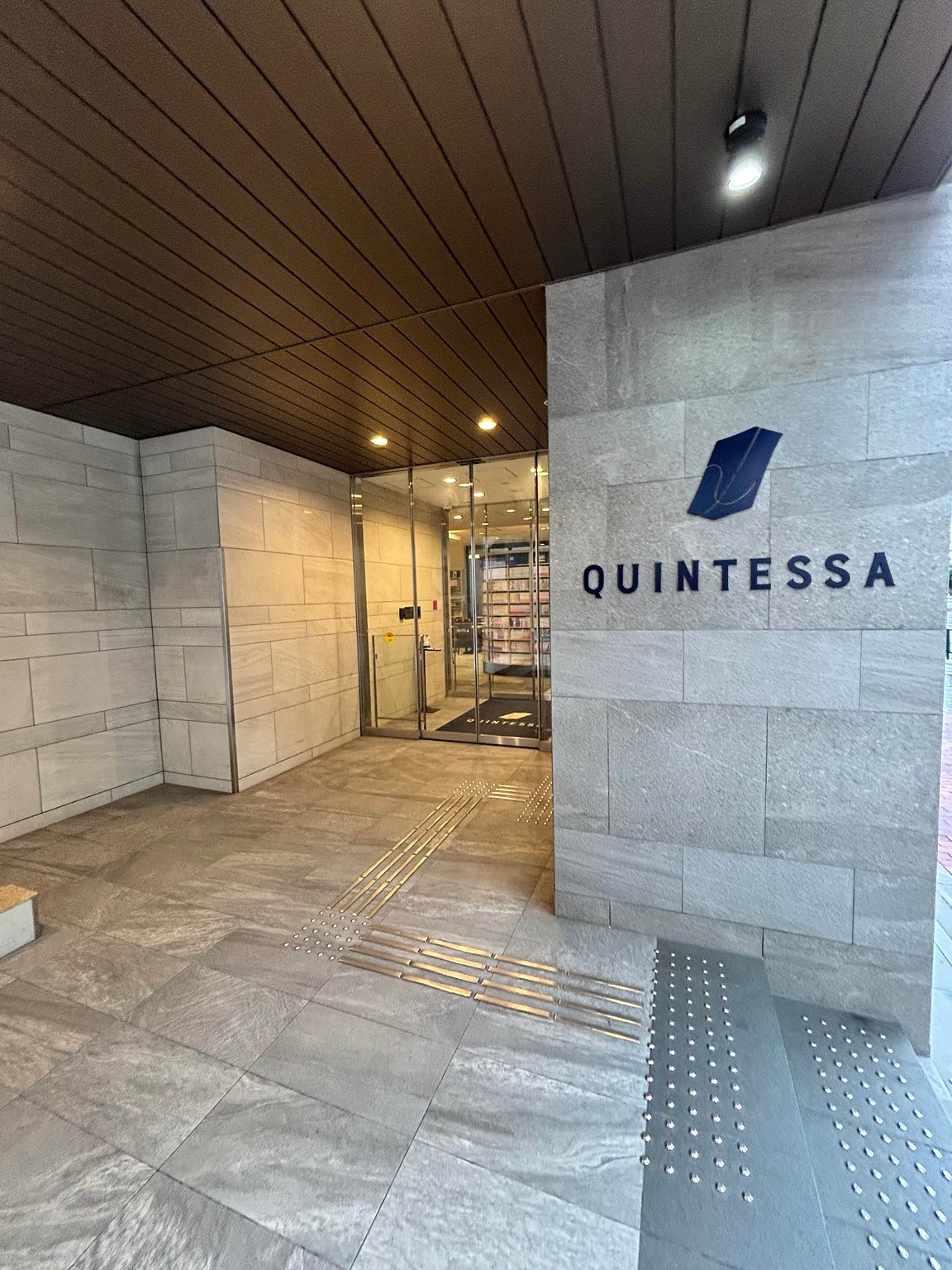 Last-Minute Booking from Haneda Airport! Kids and Adults absorbed in Manga! Free Udon & Curry 24/7!!