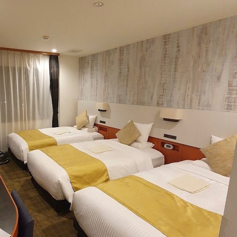 A Walk to Disney Sea! Kids Thrilled with Borrowed Picture Books