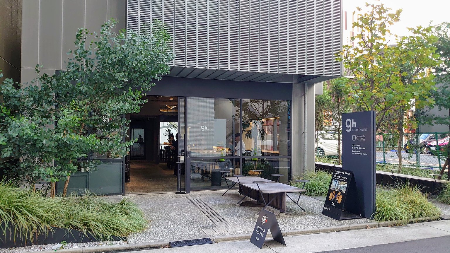 Stylish Facility That Overturns the Concept of Capsule Hotels