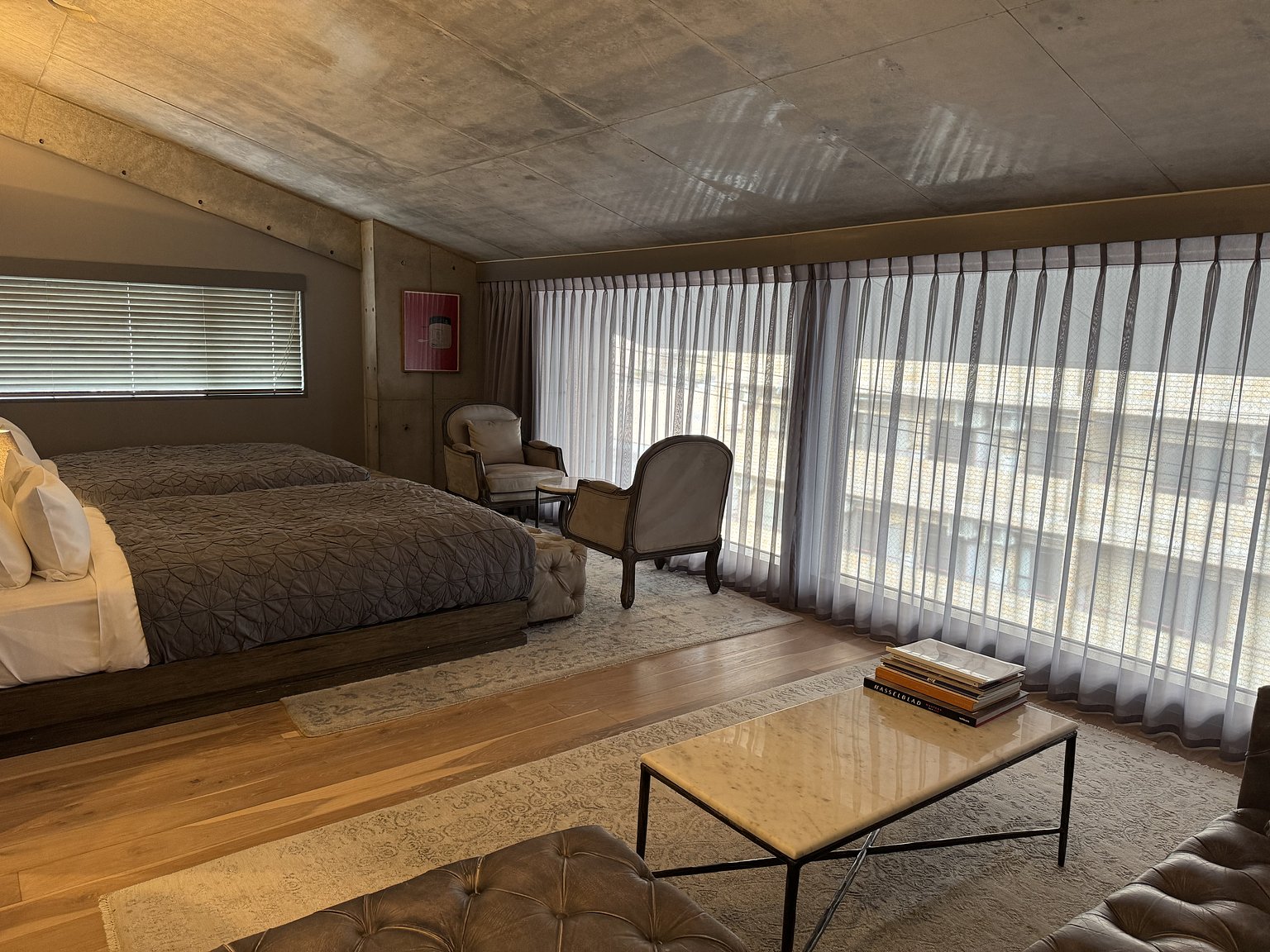 최고의 위치에서 펜트하우스 느낌! 마음이 풍요로워지는 아트 호텔