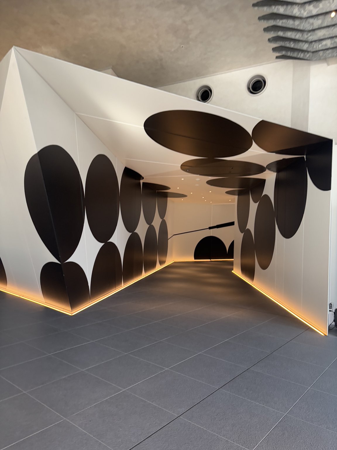 Hoshino Resort Within Walking Distance to Tsutenkaku