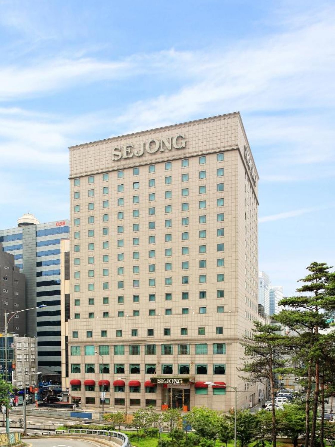 Enjoy Korean Food to the Fullest in Myeongdong!