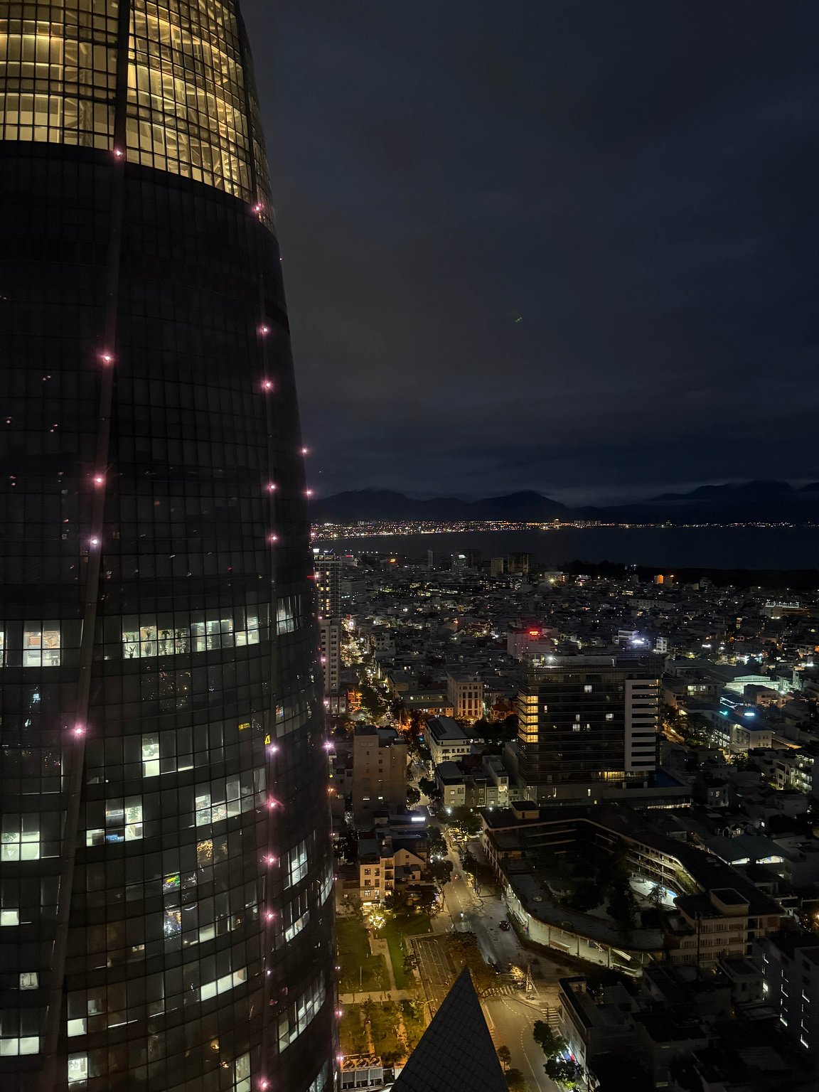 야경이 최고! 다낭 중심지 리버프론트에서의 럭셔리 스테이