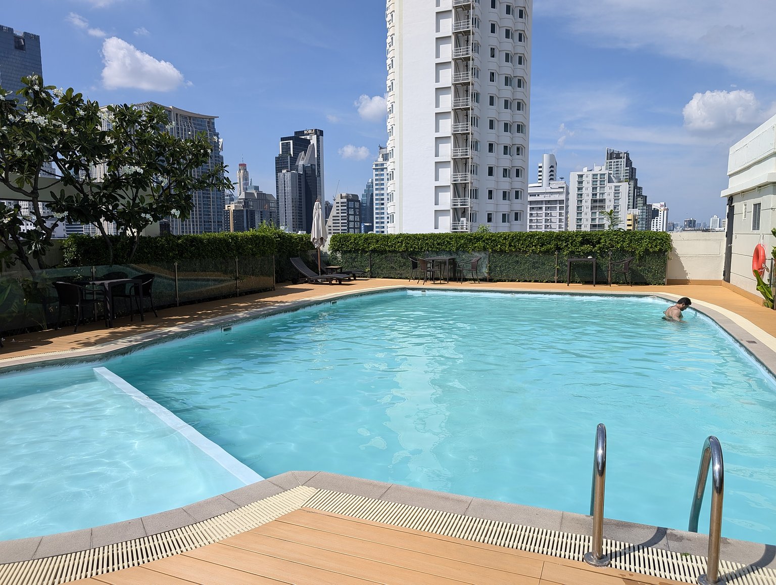 If you're looking for sights like Nana Plaza and Thaniya, check out [HafH's affordable hotel in Bangkok 2] with a bathtub and pool!