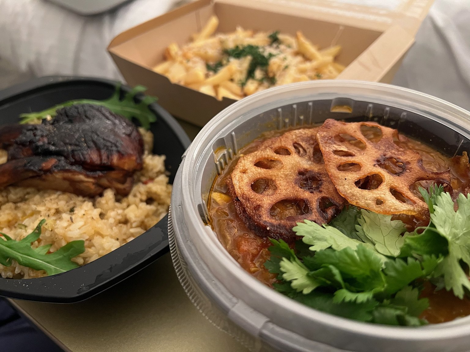 아늑한 스테이 🤍 침대에서 감자 먹으며 영화를 보는 죄책감…!