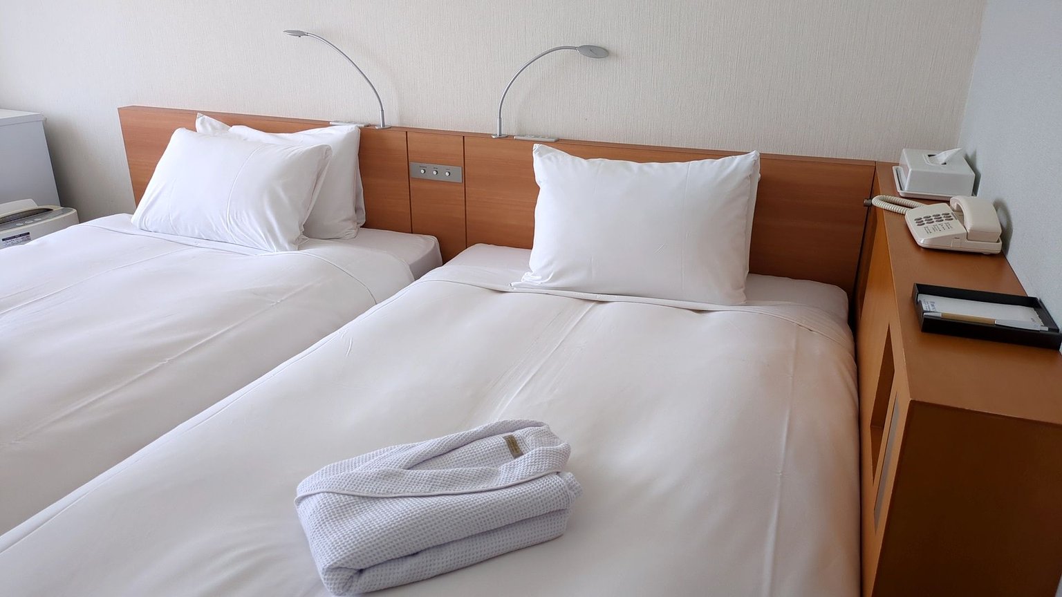 1시 체크인 되는 역 직결 호텔! 식당, 약국, 영화관 등 다양한 매장이 근처에 있어 매우 편리합니다.