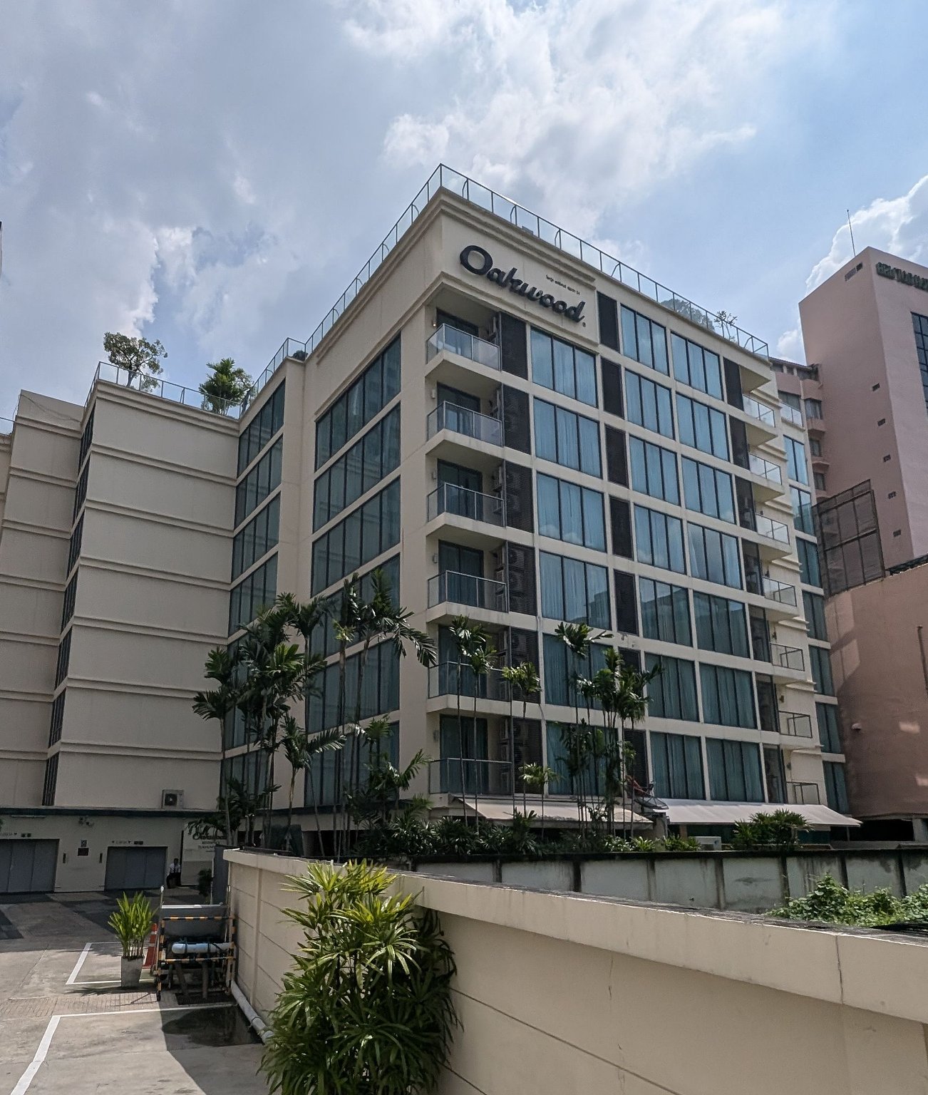 A Great Breakfast in Bangkok: [HafH's Affordable Hotel #1 with Pool]