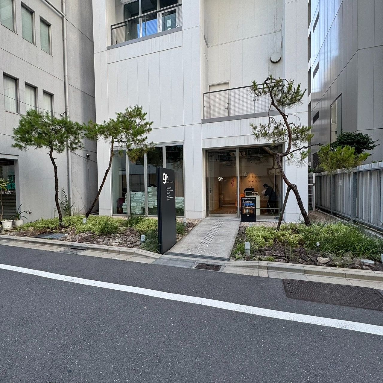 One Train from Haneda Airport! The Capsule Hotel with the Best Location!