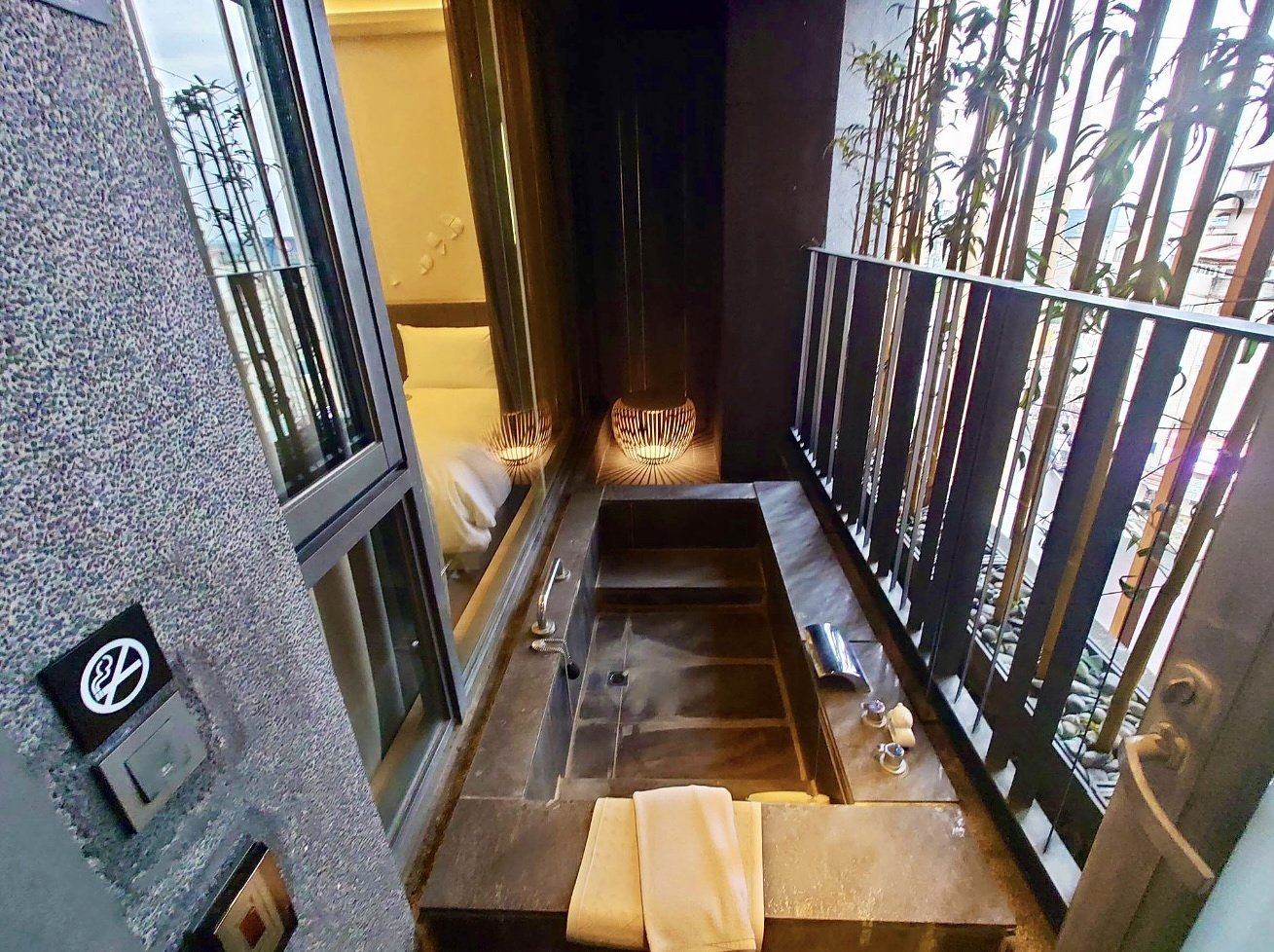 Enjoying Taiwan at a Room with an Open-Air Hot Spring Bath in Jiaoxi!