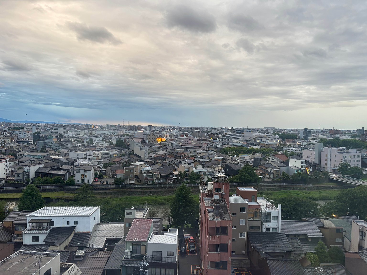 Chic and Quiet Hotel Near the Bustling Area