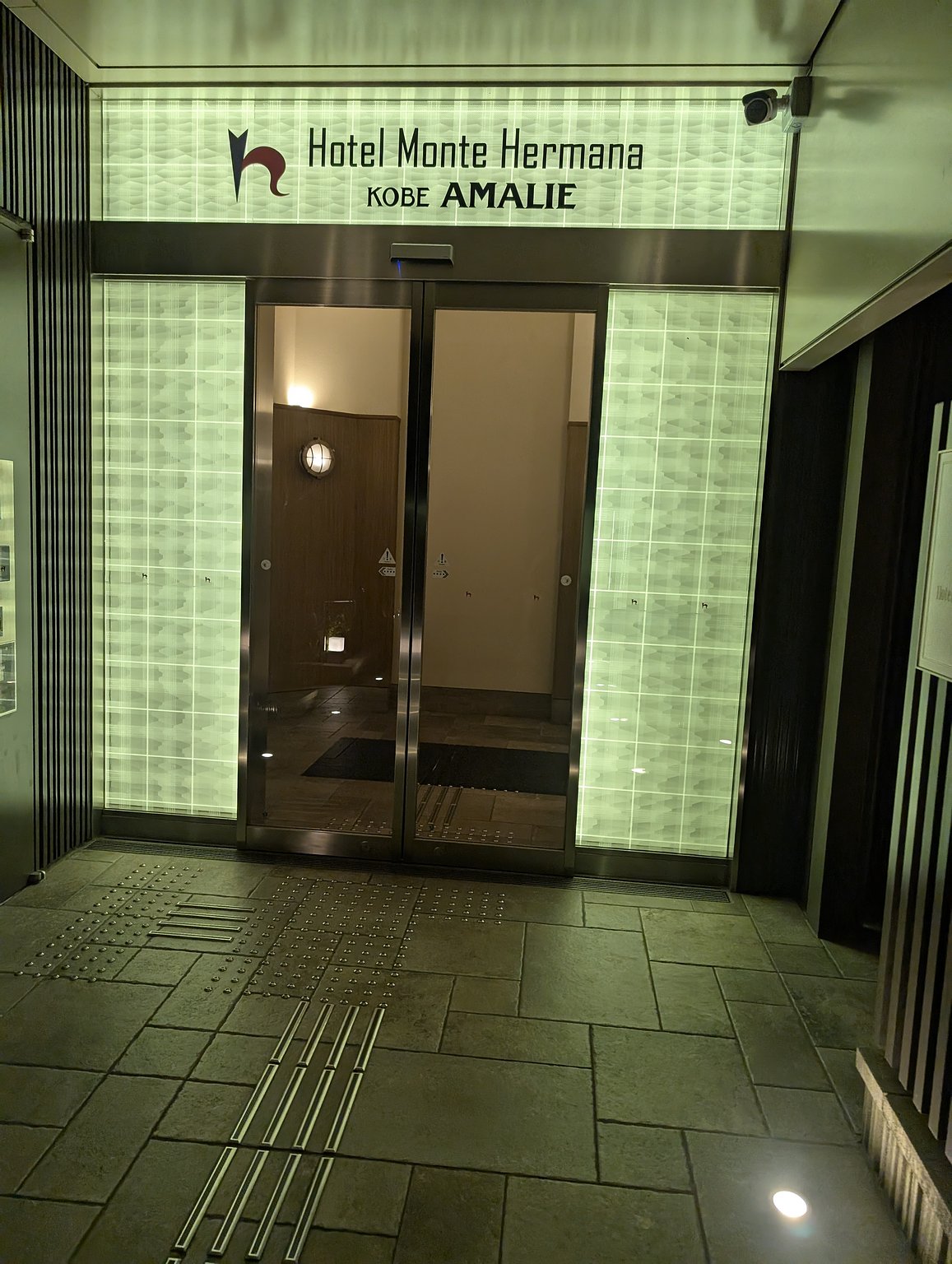 Convenient Near Station and Tourist Attractions