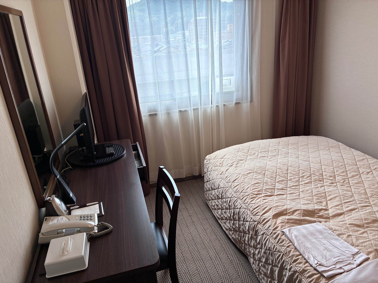 距離松山車站徒步3至4分鐘，位置方便，附近有超市！