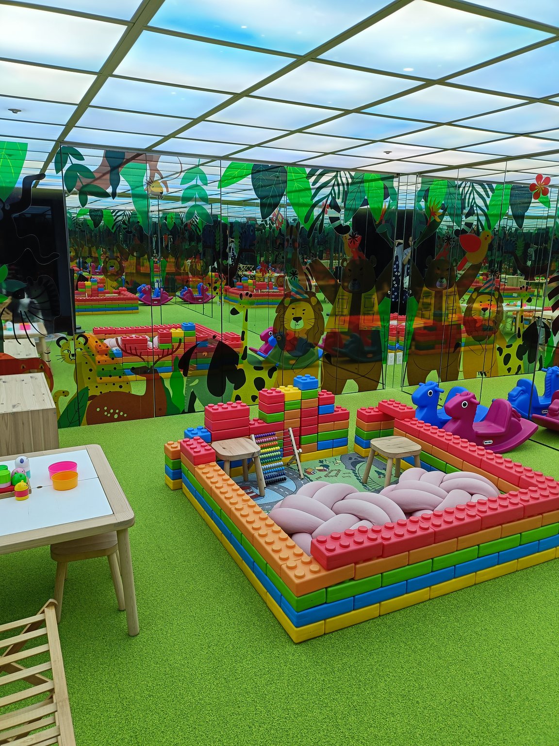 Recommended for Family Travel with Children: Easy Sightseeing in Ximen! Free for Children Under 6 and Delicious Breakfast with No Extra Charge!