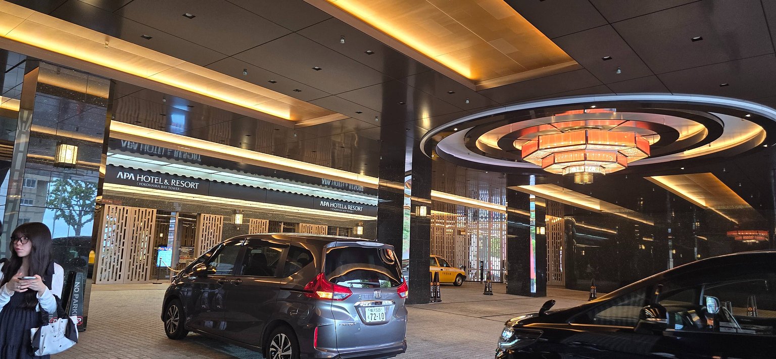 호텔 내에서 완전히 만족. 아이들도 수영장과 대욕장에 매우 만족.