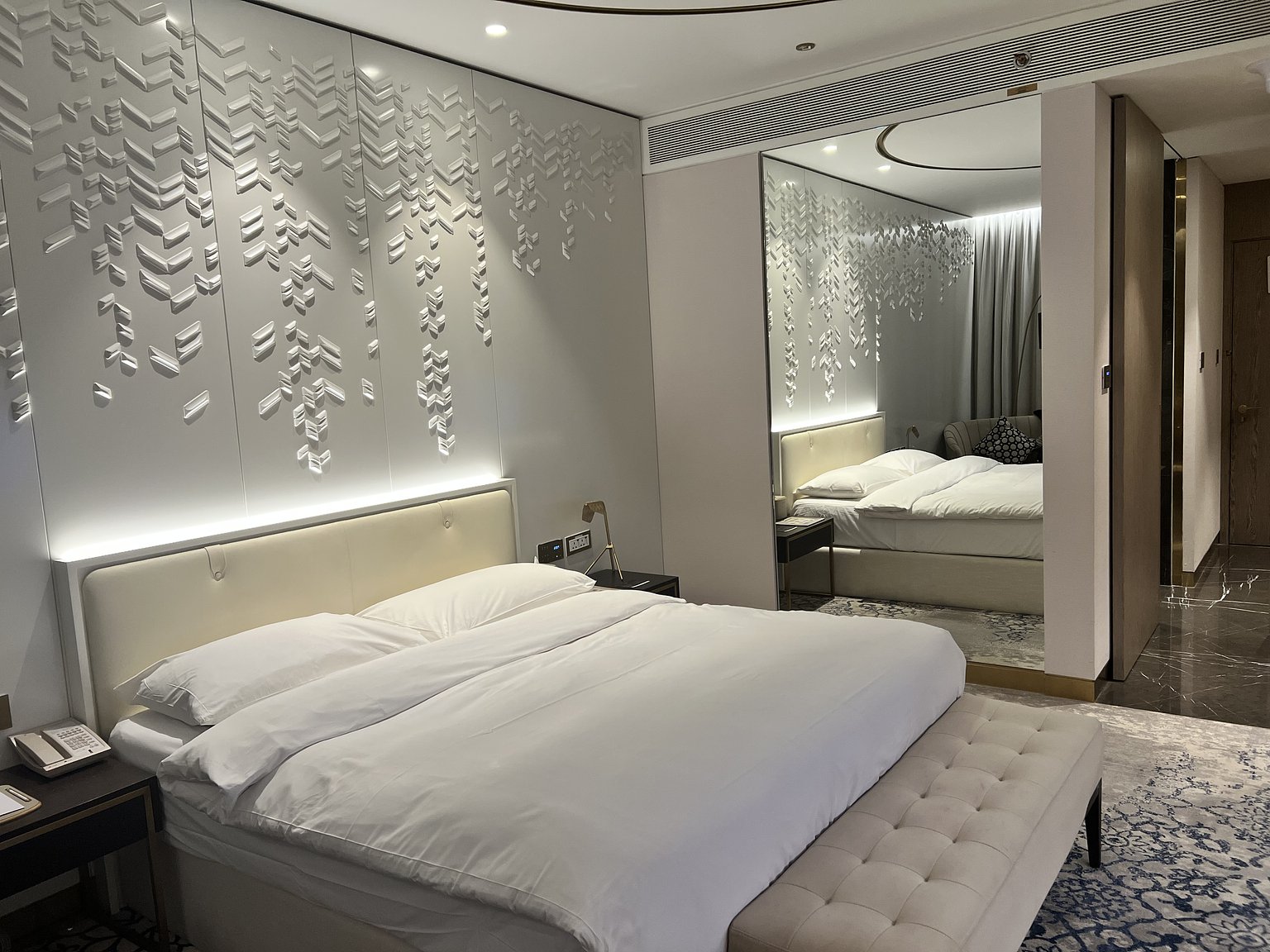 A Hotel with the Best Cost Performance and Luxury Feel