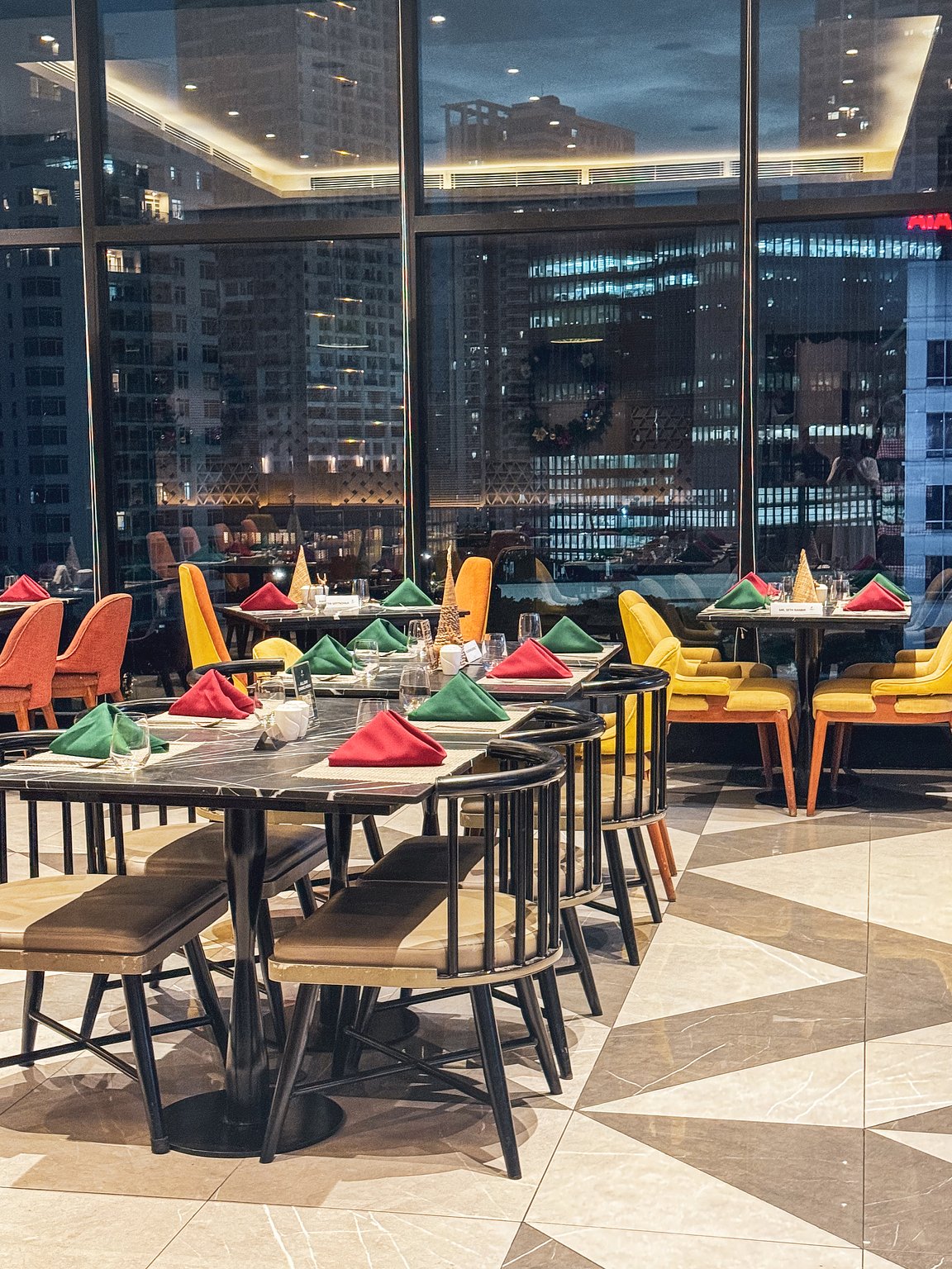 Fantastic hotel with great location walking distance to Ayala Center Cebu! Countdown party included◎