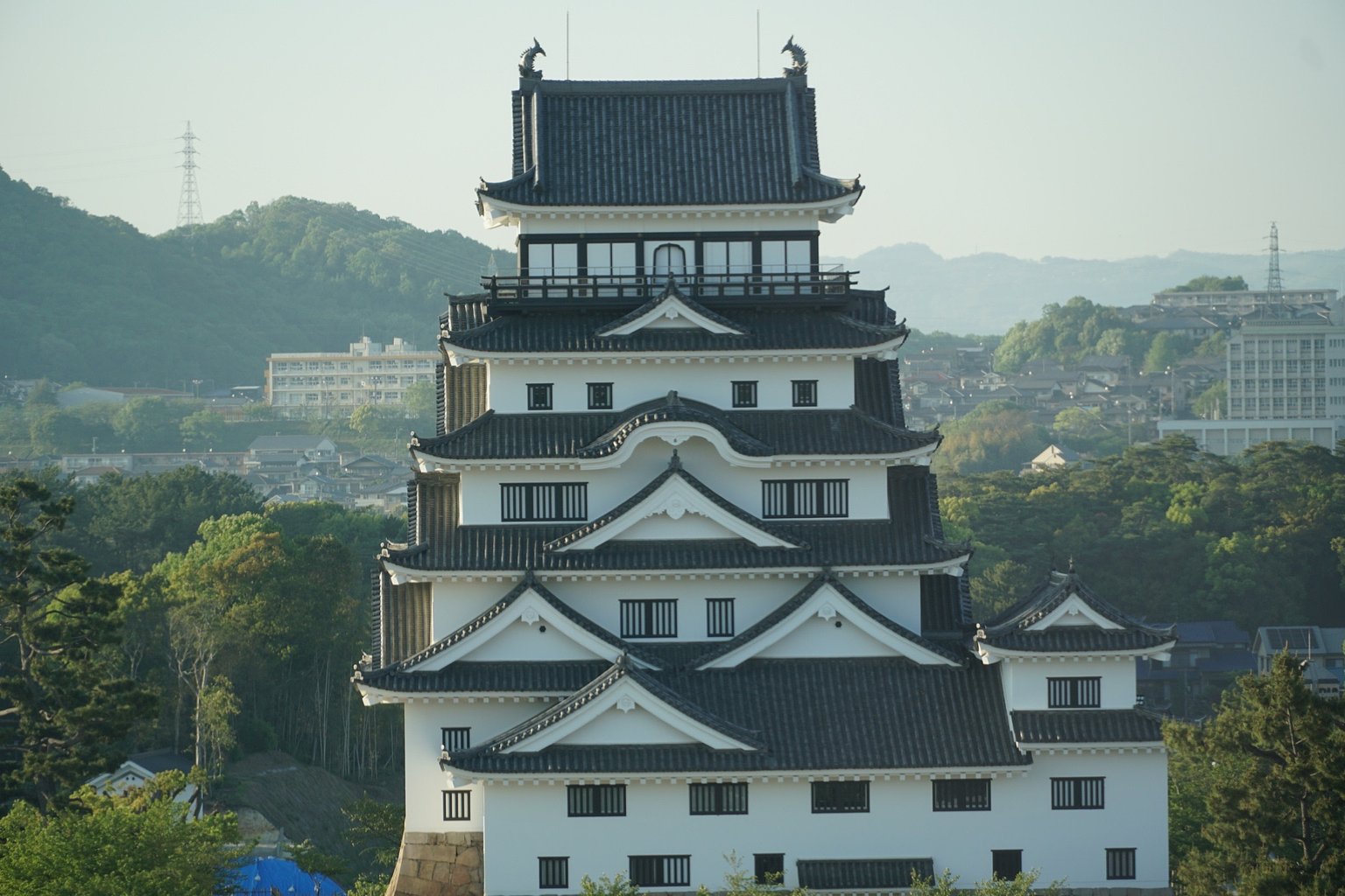 역과 가까운 곳! 방에서 후쿠야마 성을 볼 수 있고, 전망이 최고예요🤩