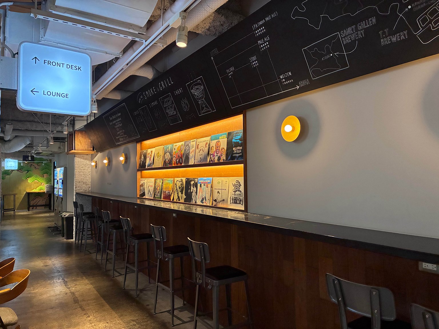 There are accommodations near the city center of Kawasaki, but you can spend your nights quietly!