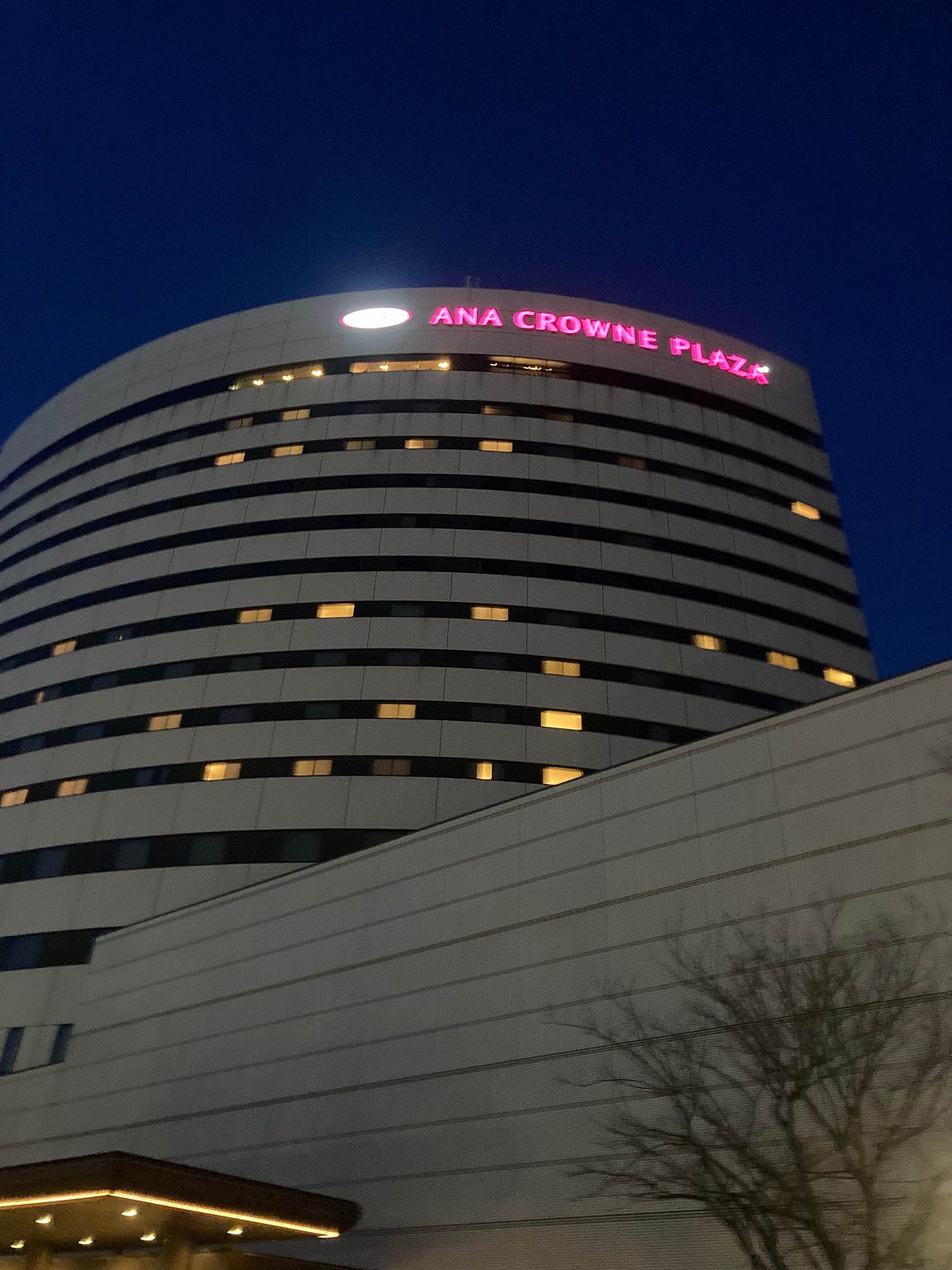 A Unique Fan-Shaped Hotel with Tourist Spots Within Walking Distance in Niigata