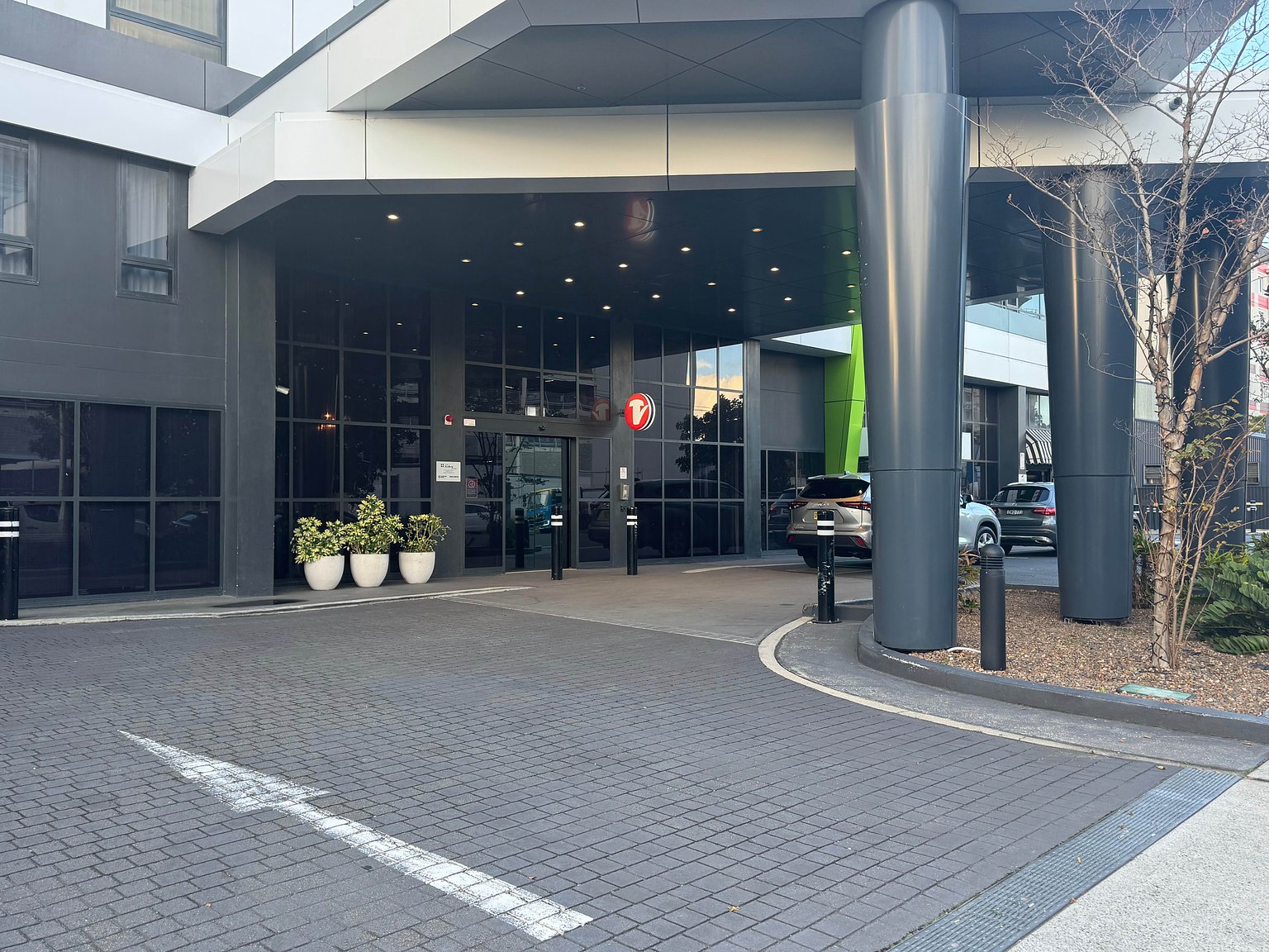 Convenient Hotel for Sydney Sightseeing Close to the Airport and City Center