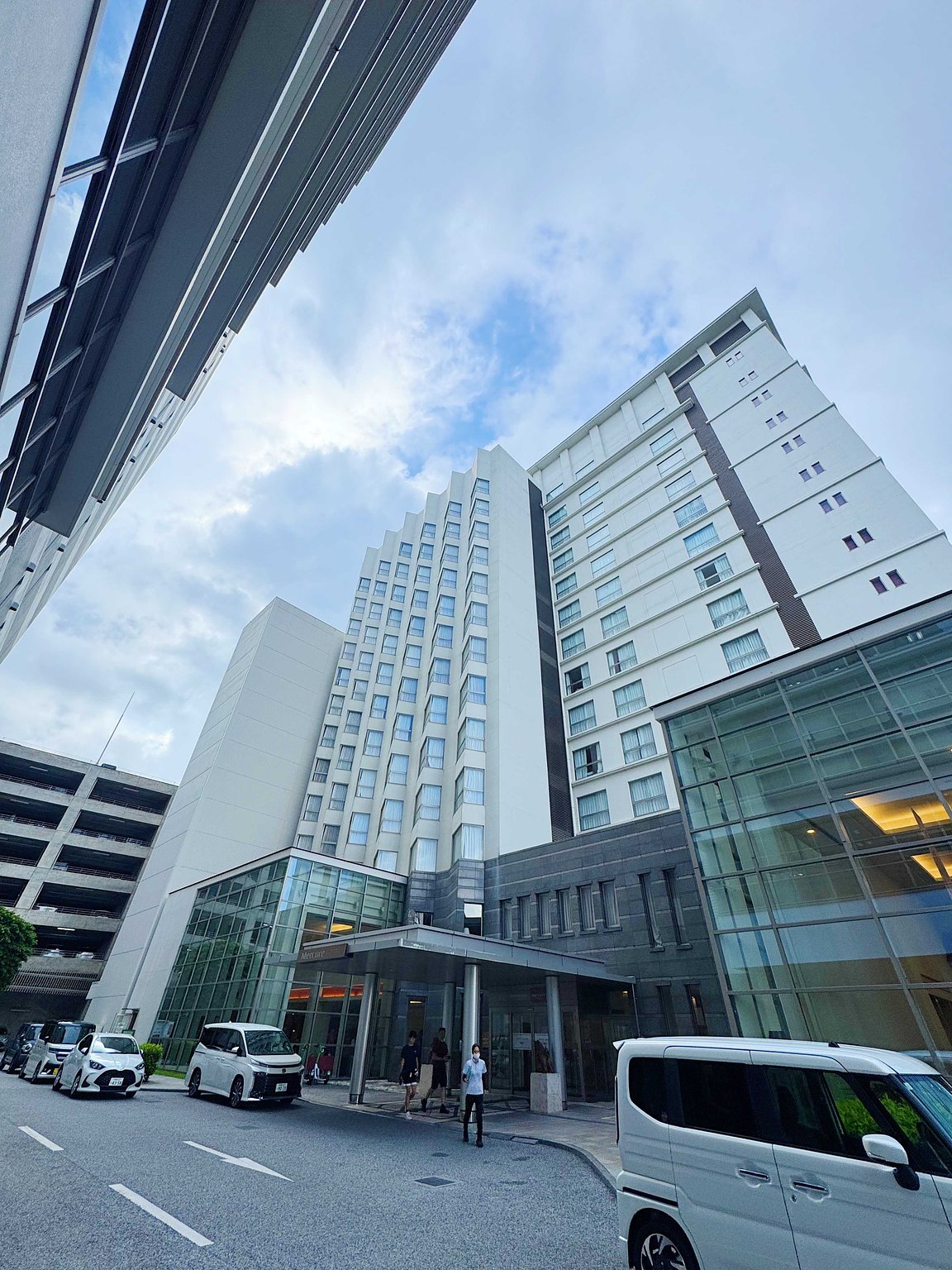 Exotic Vibes in Naha: A Relaxing Reset Trip at a Hotel by the Station!