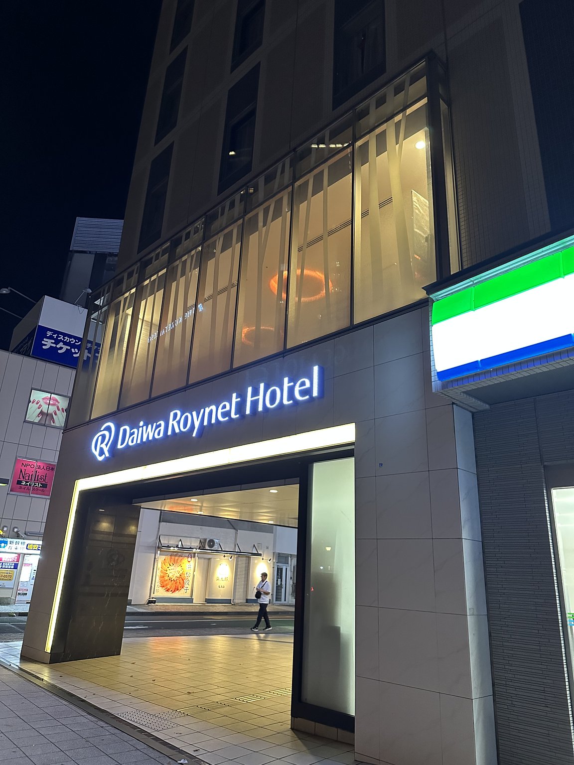 一樓有便利店！小學生可以同床！