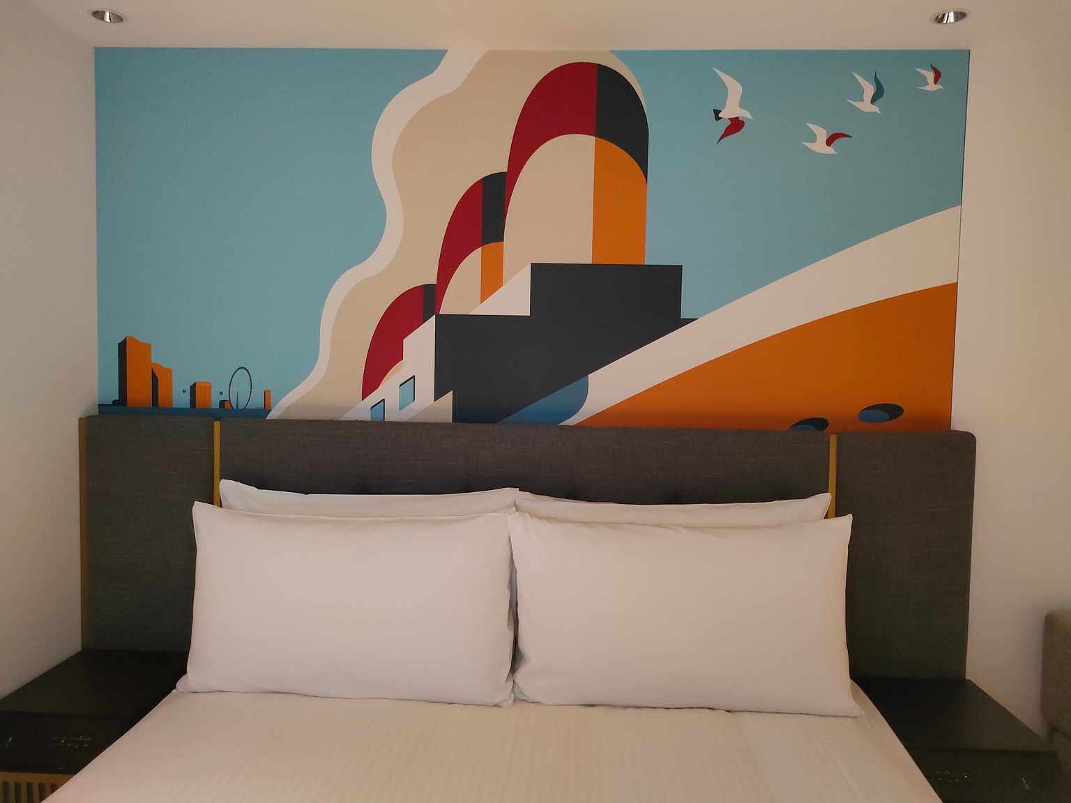 Easy Access from Haneda Airport to Explore Yokohama Chinatown and Minato Mirai by Express Bus!