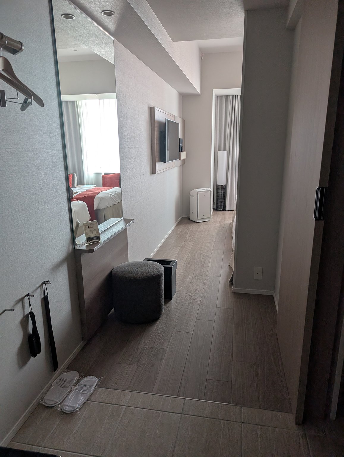 Great Location! Amazing Free Breakfast! Highly Recommended for Families with Children, but Probably Not a 5-Star Hotel...