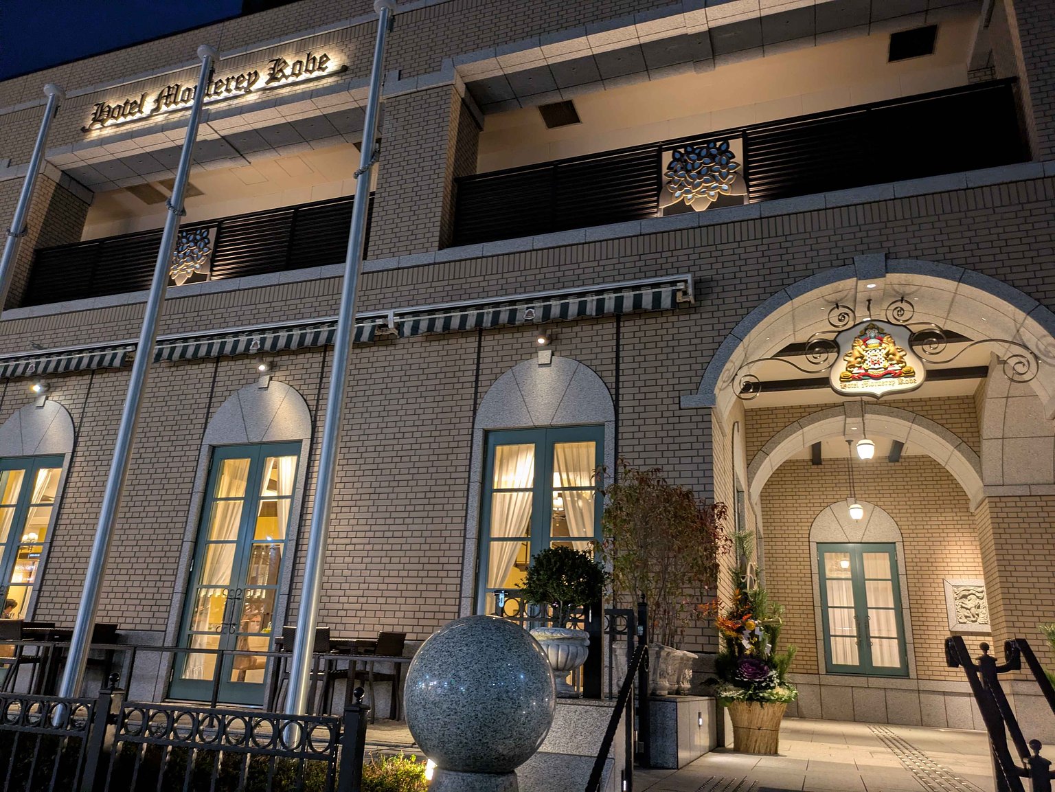 About a 5-minute walk from 'Sannomiya Station', Hotel Monterey Kobe full of exotic charm