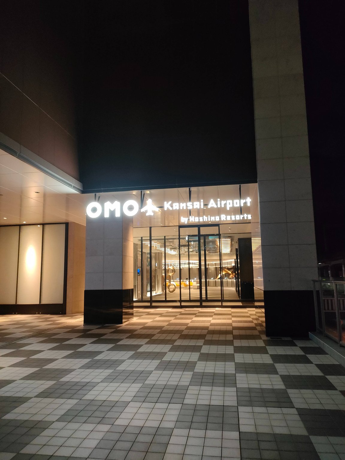 Free Shuttle Bus at 5 AM, Perfect for 6 AM Budget Flights!