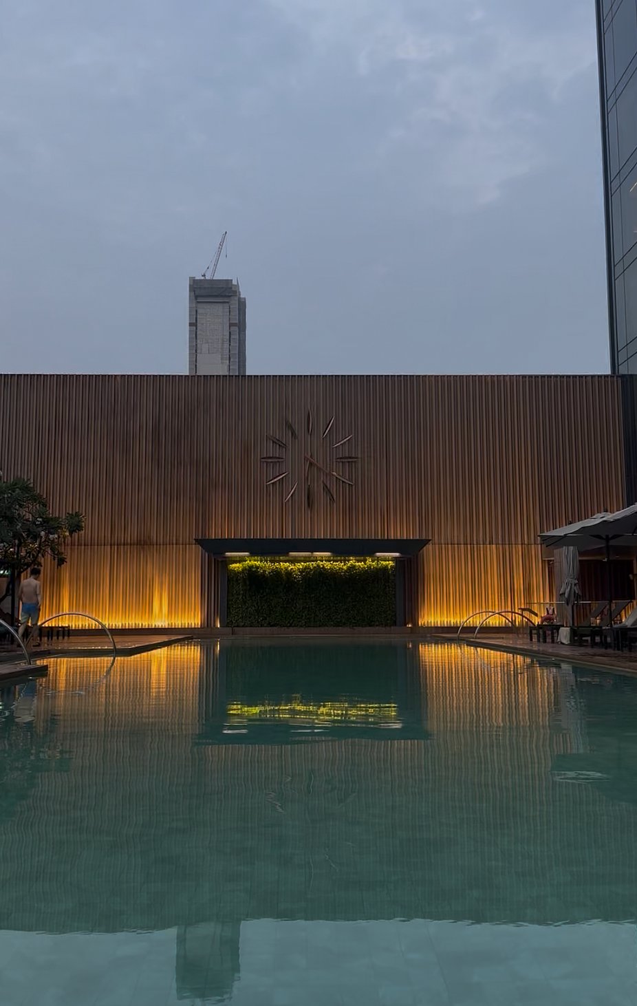 Warmed and Fragrant Towels by the Pool! Rejuvenating Spring Trip in Bangkok
