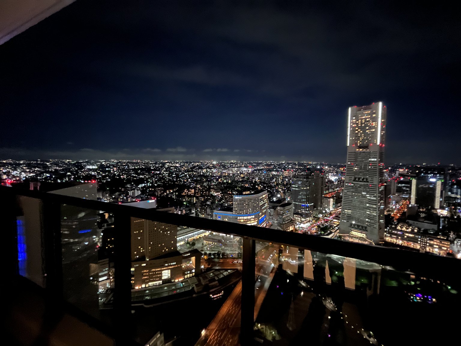 Make Your Long Stay in Yokohama Special with Stunning Night Views and a Lounge! It Has a Balcony on the 51st Floor!