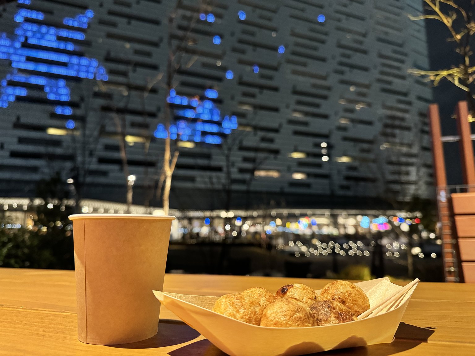 Not Just a Base for Your Osaka Trip, an Entertainment Hotel with Tourist Spots and Gourmet Information