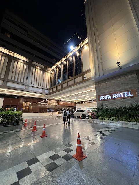 Excellent Access from Airports and Tourist Spots - No Need for an Umbrella Even in the Rain