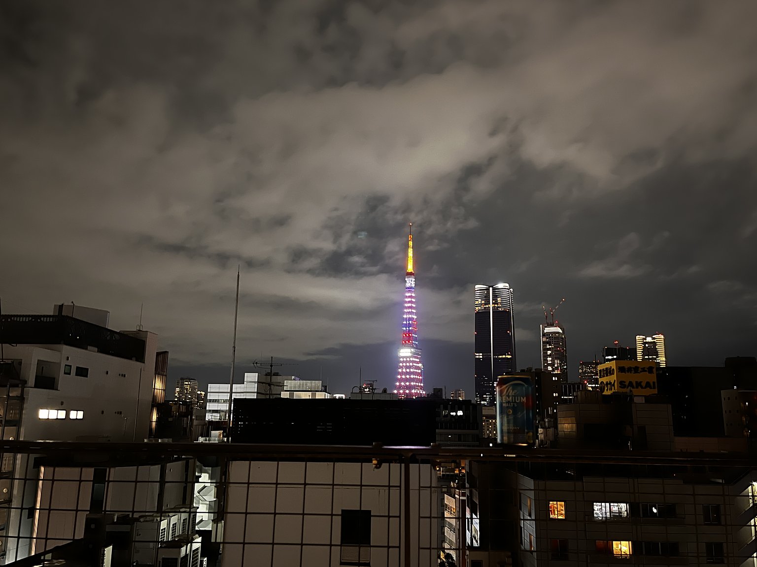 A Lounge Where You Can Spend Quiet Time While Overlooking Tokyo Tower