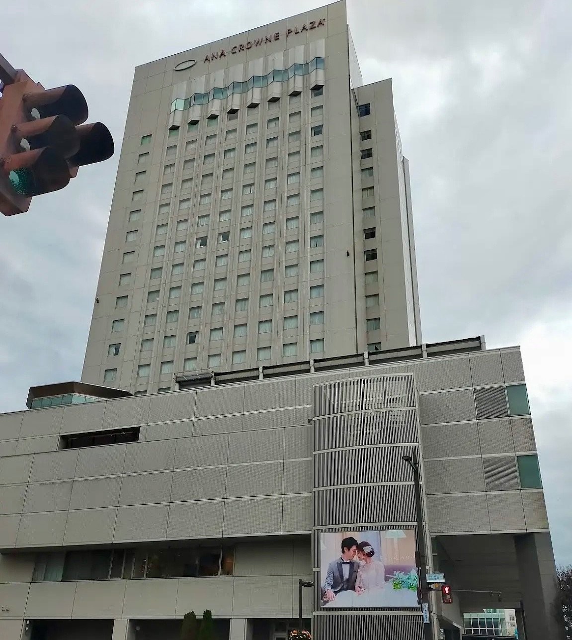 Just 2 Bus Stops and 7 Minutes from Toyama Station: Close to the Shopping District and Castle