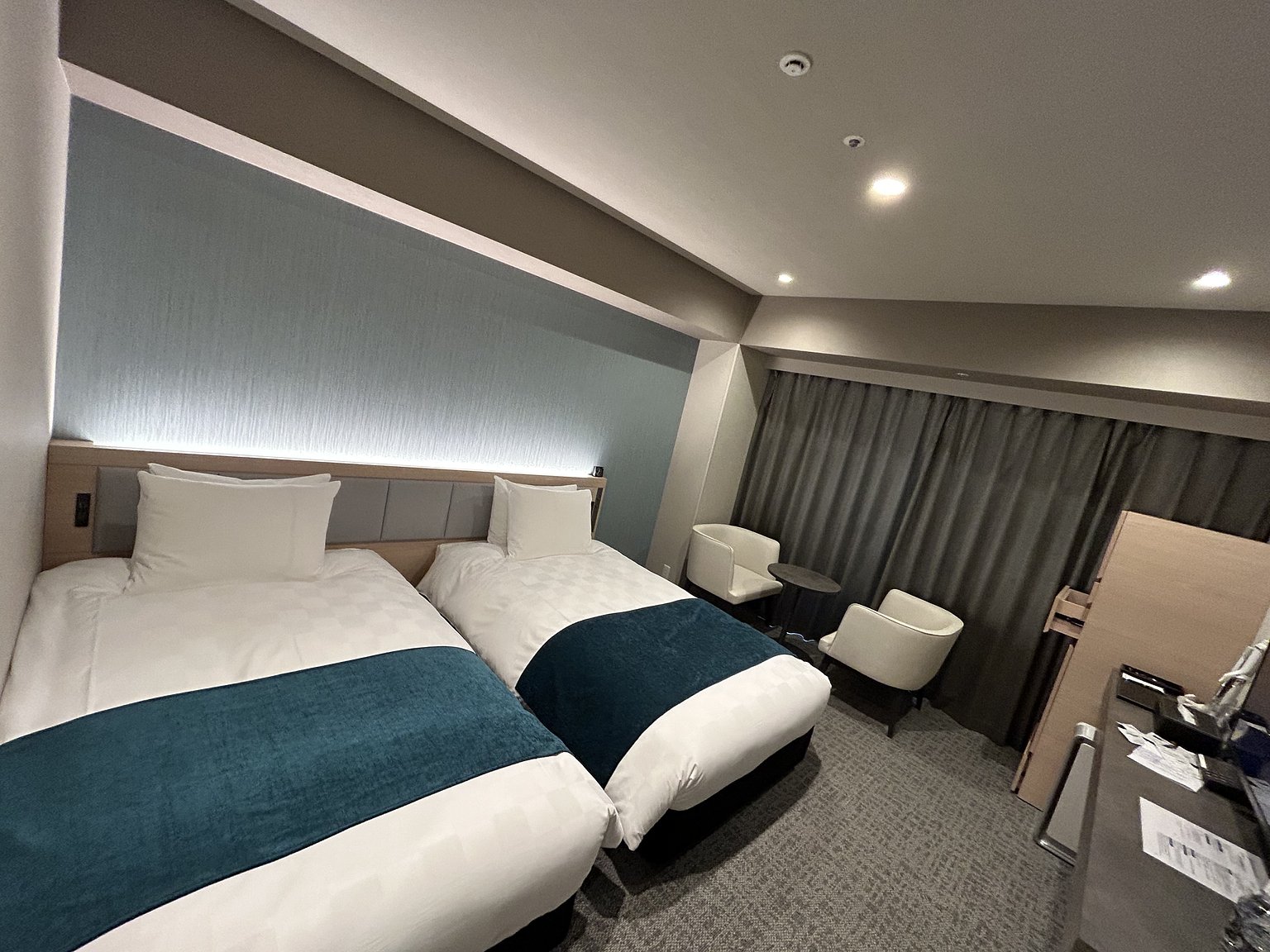 Airport Bus: Just Get Off at Tenmonkan