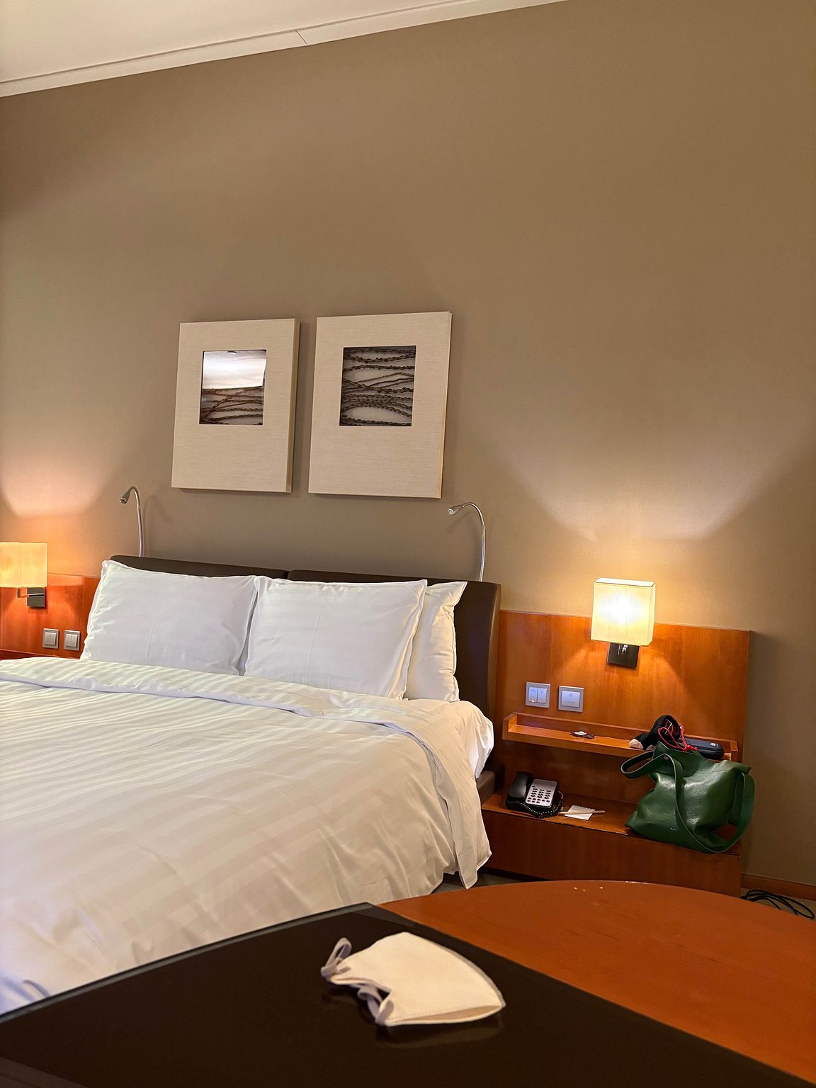 홍콩 디즈니의 최고 위치! 역과 바로 연결되어 기후에 영향 없음! 공항과도 가까워 이른 아침과 심야 비행기에도 편리합니다.