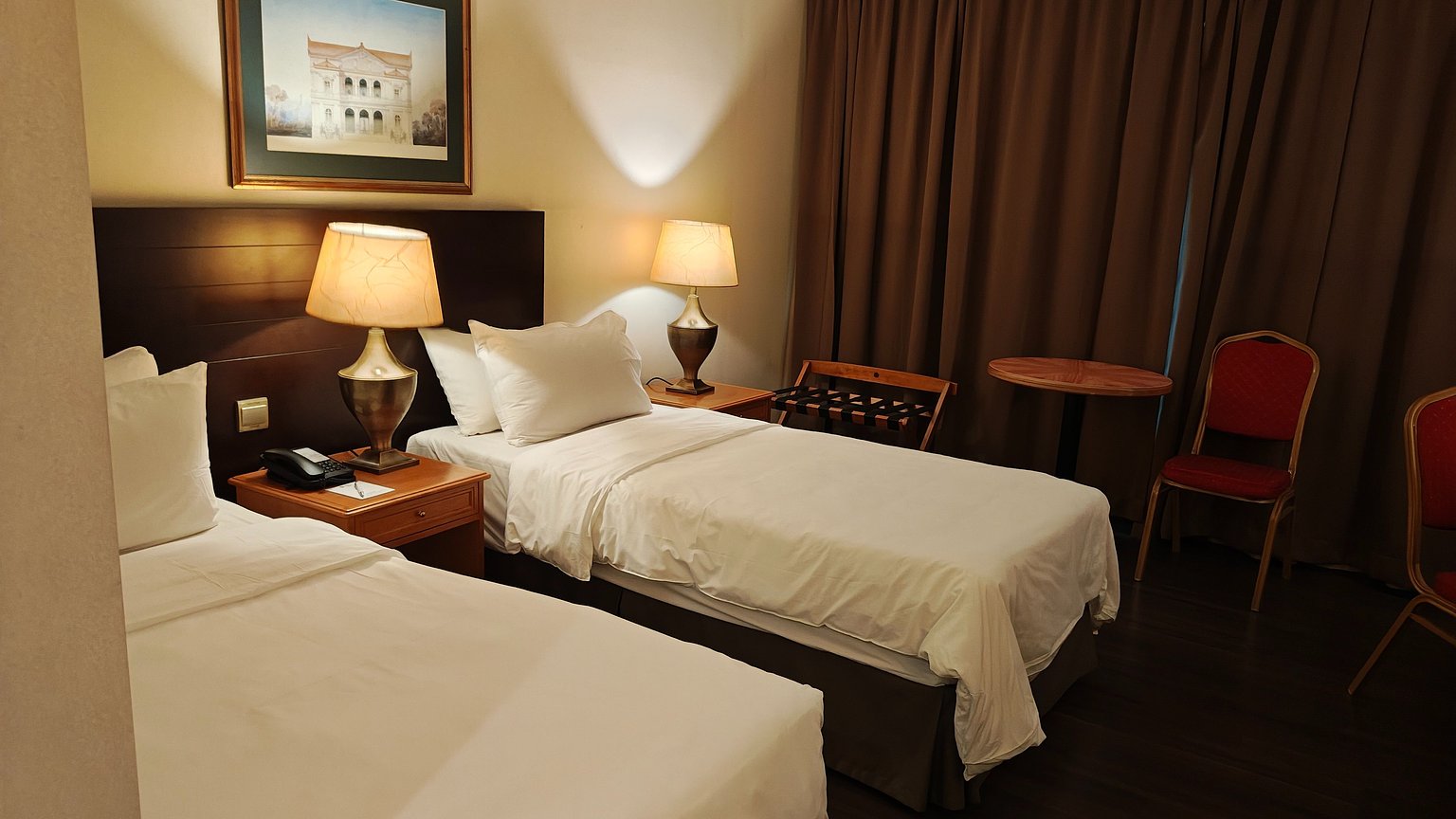 접근성이 훌륭하고 넓은 호텔