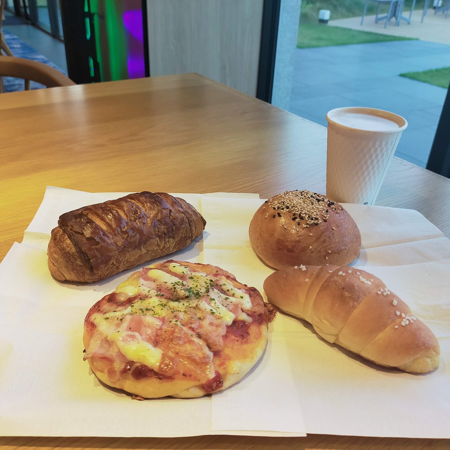 Enjoy Delicious Bread While Admiring the Majestic Sakurajima!