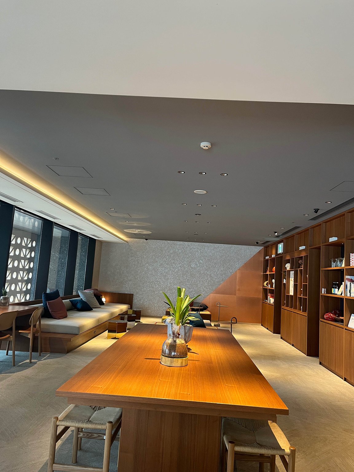 Enjoy Hands-Free with Free Coin Lockers Before and After Check-In