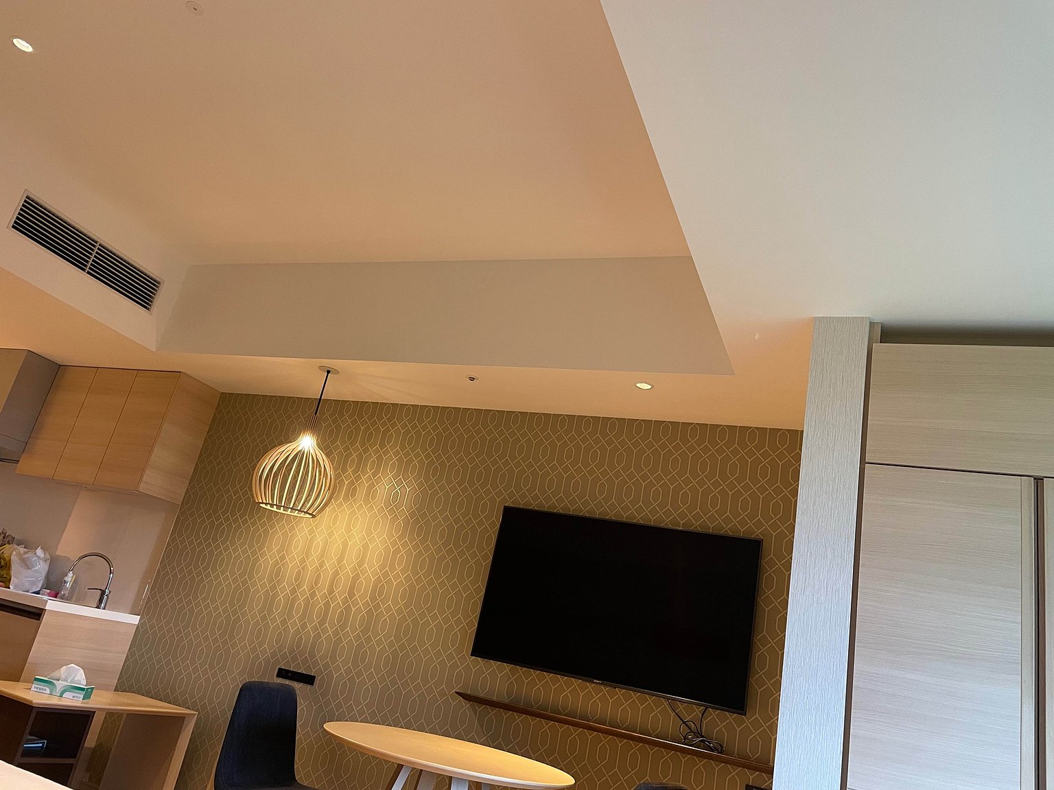 聽著音樂節，一起乾杯喝酒！