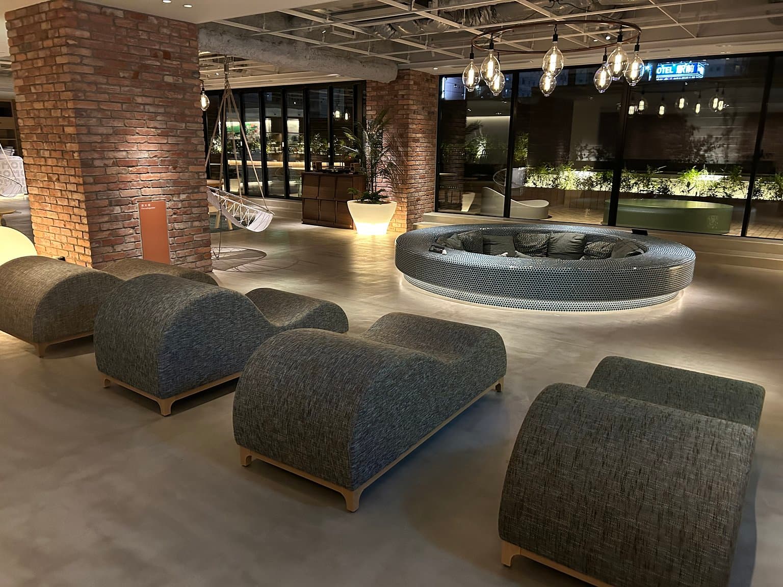 Catch and Eat Squid Every Day at the Free Market!