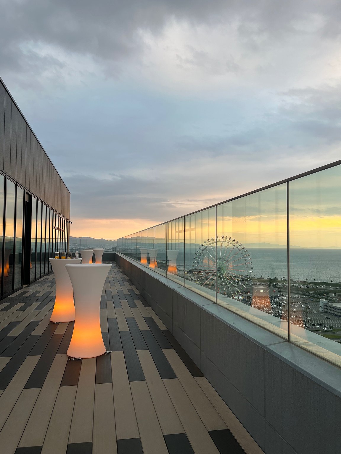 Perfect for Staying Before the Expo! Directly Head to the Less Crowded West Gate by Limousine Bus♪