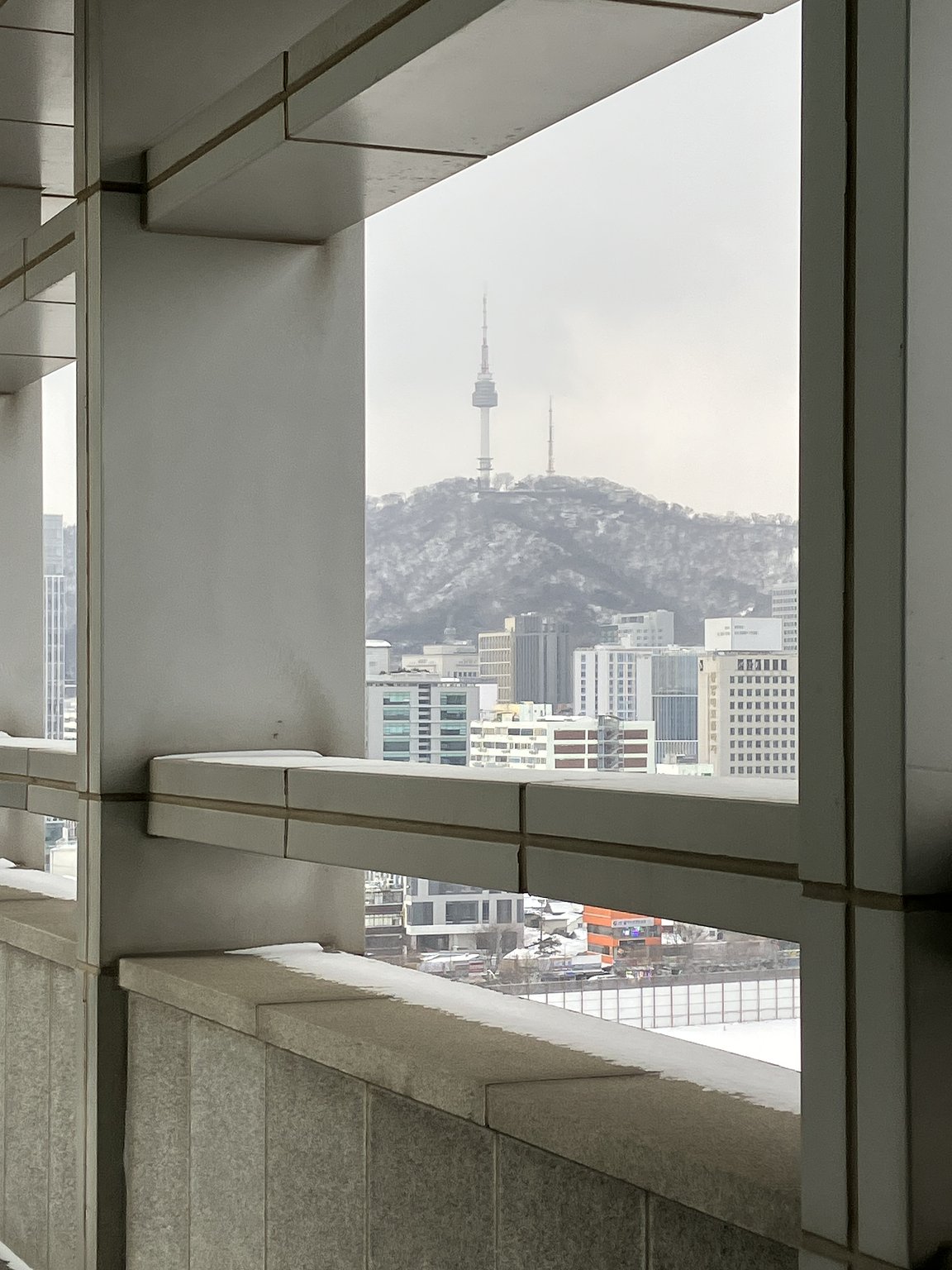 광장시장 인근에서 인사동 등 서울의 관광 명소가 바로 근처입니다! 동대문과 명동에서 쇼핑도 즐거워요.