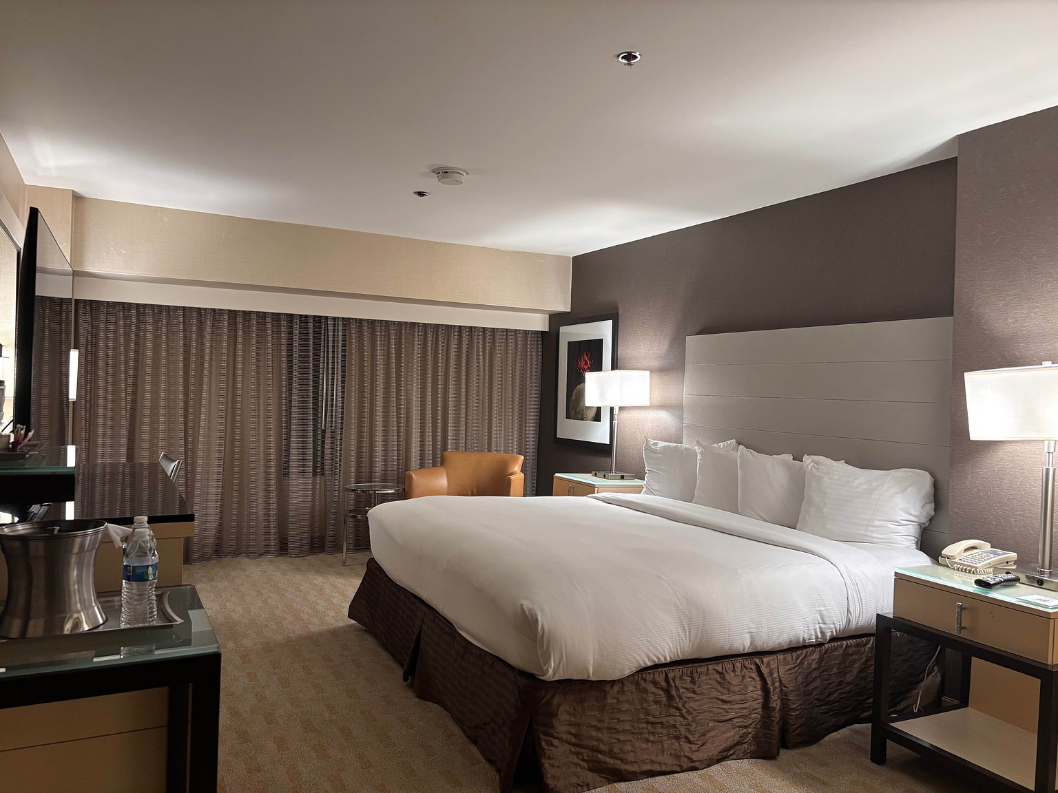 A Convenient Hotel with Airport Shuttle Bus!!